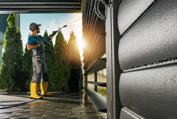 Best Pool Deck Cleaning  in Jourdanton, TX